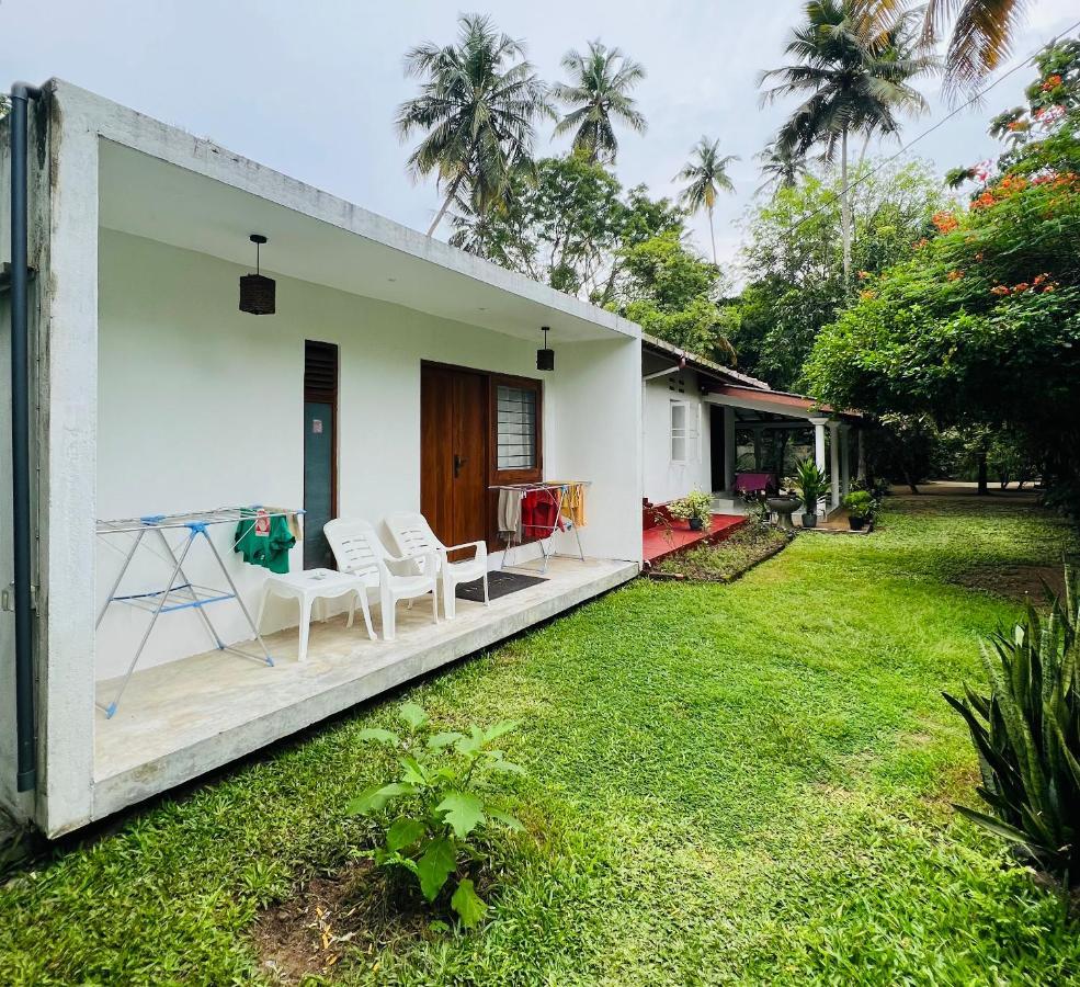 The Loft Hotel Midigama Exterior photo