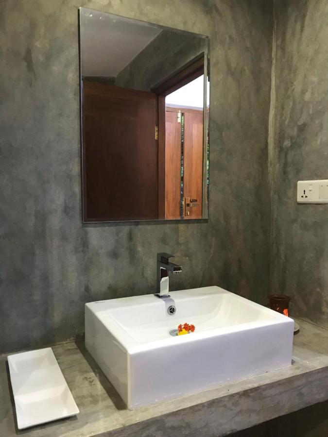 The Loft Hotel Midigama Exterior photo