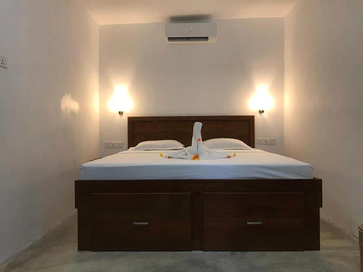 The Loft Hotel Midigama Exterior photo